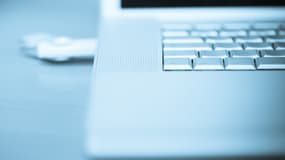 Près de quatre Français sur dix consultent leurs écrans le soir au lit - Mardi 15 mars 2016