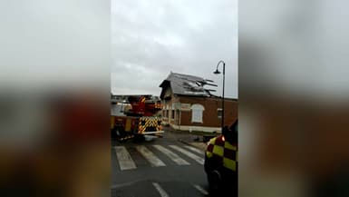 La toiture d'une maison arrachée dans la Somme lors du passage de la tempête Amy