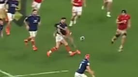 Le plaquage de Ben Thomas sur Romain Ntamack quatre minutes avant le rouge du Français lors de France-pays de Galles - le 31/01/2025