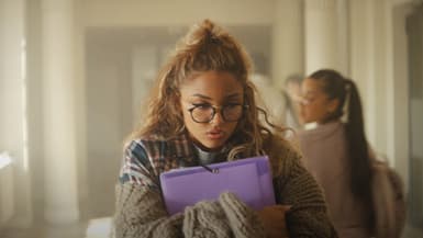 Wejdene dans le clip de "La Meilleure"