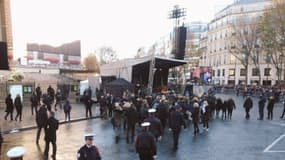 Un groupe de fans a été choisi au hasard pour assister aux obsèques de Johnny Hallyday à l'intérieur de l'église 