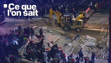 Les secours mènent des recherches dans le quartier Al Massira à Fès ce 9 décembre 2025 après l'effondrement mortel de deux immeubles d'habitation