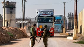 Des soldats israéliens au point de passage de Kerem Shalom, à la frontière entre Gaza et Israël, le 19 décembre 2023