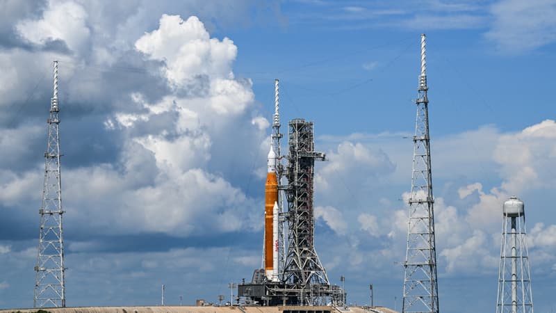 Le lanceur SLS de la mission Artemis 1 sur le pas de tir à Cap Canaveral en Floride, ici le 1er septembre 2022.