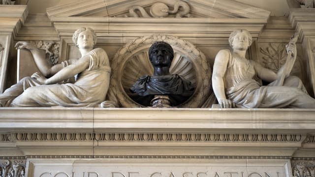 Abandon des poursuites après la manifestation entravée à Lyon en 2010, confirmé par la Cour de Cassation.
