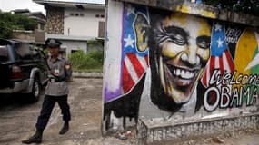 Dans une rue de Rangoun, en Birmanie. Le président Barack Obama entame samedi un déplacement de trois jours qui le mènera en Birmanie, en Thaïlande et au Cambodge, sa première visite à l'étranger depuis sa réélection le 6 novembre. /Photo prise le 17 nove