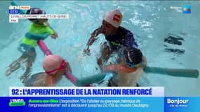 Levallois-Perret: des enfants apprennent la natation dans une résidence pour seniors