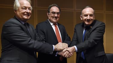 Jean-Francois Roubaud (CGPME), Jean-Pierre Crouzet (UPA) et Pierre Gattaz (Medef) lors d'une conférence de presse à Lyon le 3 décembre 2014
