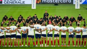 Les joueurs du XV de France face au haka de la Nouvelle-Zélande lors du match d'ouverture de la Coupe du monde de rugby, le 8 septembre 2023.