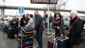 Homme abattu à Orly: pagaille dans le ciel 