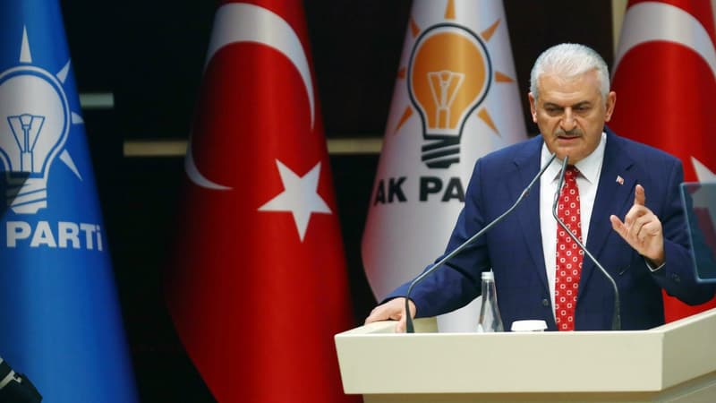 Le Premier ministre turc Yildirim au siège de l'AKP. 