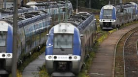 Trains opérés par la SNCF stationnés à la gare de Sotteville-les-Rouen