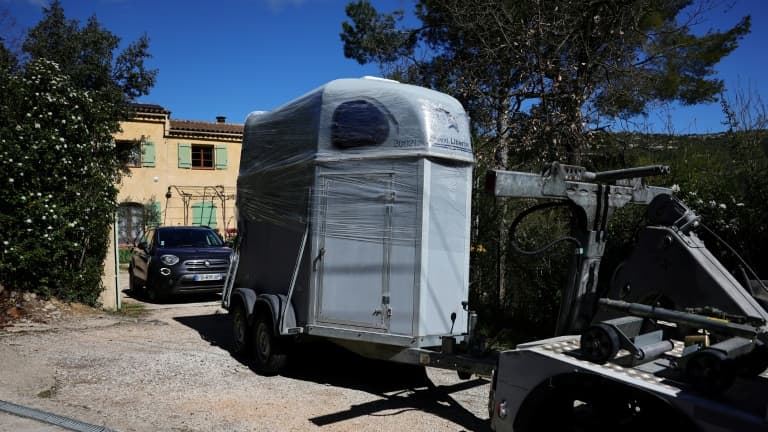 Un van servant à transporter des chevaux a été saisie au domicile des grands-parents d'Émile à La Bouilladisse, le 25 mars 2025