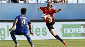 Lovro Majer face à Palmer-Brown lors de Troyes-Rennes, le 4 septembre 2022.