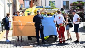 Des secours sur l'île de Gotland en Suède peu après l'attaque au couteau survenue lors d'un événement politique, le 6 juillet 2022.