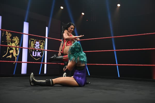 Amale "French Hope" Dib lors d'un combat à NXT UK en septembre 2020