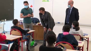 Emmanuel Macron visite une école de Melun (Seine-et-Marne) à l'occasion de la rentrée scolaire, le 26 avril 2021.