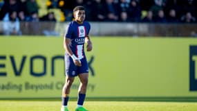 Noha Lemina avec les U19 du PSG en 2023.