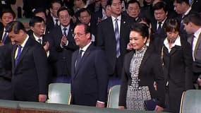 Le président français et le couple présidentiel chinois, jeudi soir à l'Opéra royal du château de Versailles.