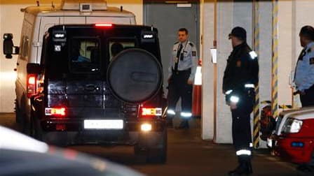 Arrivée d'Anders Behring Breivik au tribunal d'Oslo. Le jeune homme a reconnu la responsabilité du massacre commis le 22 juillet en Norvège tout en refusant de plaider coupable d'une tuerie qui a fait 77 morts, lors de sa première comparution en public de