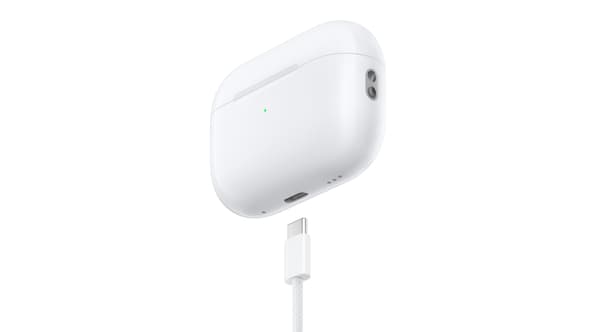 Les AirPods Pro (2023) d'Apple, avec un port USB-C