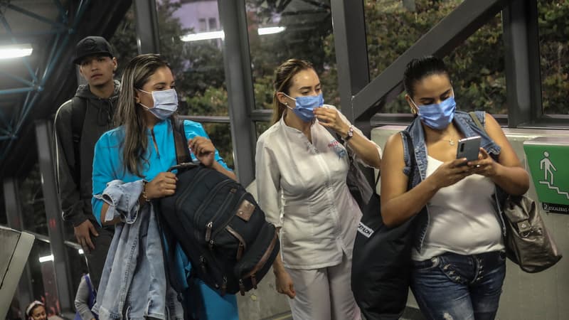 Des personnes portant un masque en Colombie