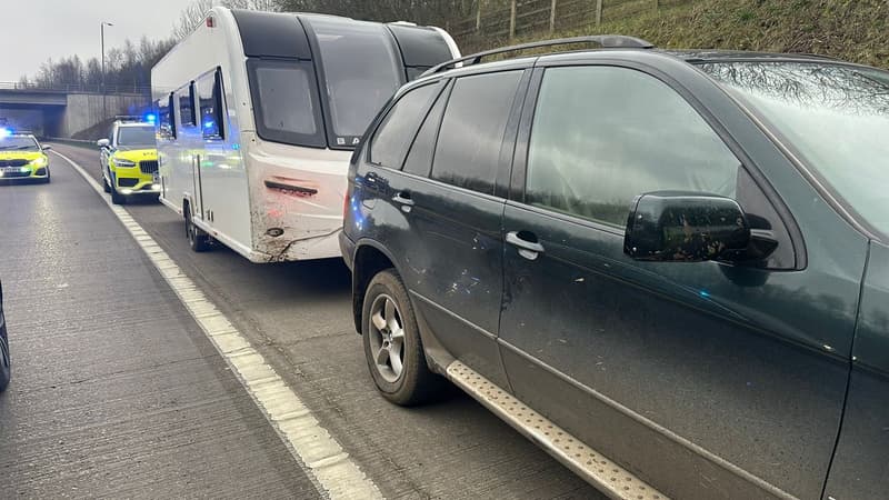 La police de York (Royaume-Uni) a arrêté, le 7 mars 2024, un enfant au volant d'une BMW remorquant une caravane volée. 
