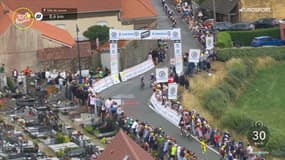 Classement de la montagne jouxtant un cimetière sur la 2e étape du Tour de France 2025