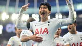 La joie de l'attaquant sud-coréen de Tottenham, Son Heung-Min, après un but marqué contre son camp par un joueur d'Aston Villa, lors de la 7e journée de Premier League, le 3 octobre 2021 au Tottenham Hotspur Stadium
