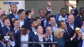 Scène mythique et Marseillaise entre les Bleus et le Président Macron à l'Elysée !