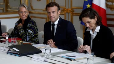 Elizabeth Borne, Emmanuel Macron et Amélie Oudéa-Castéra en septembre 2022