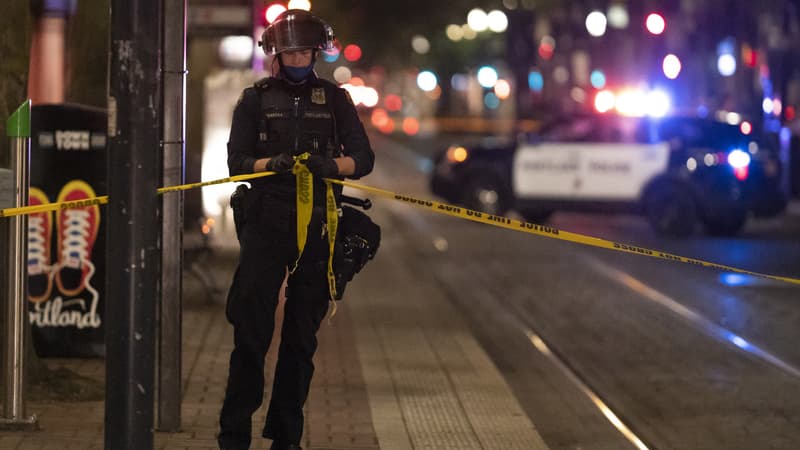 Un policier à Portland, samedi 29 août 2020