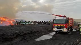 Un incendie est en cours ce vendredi matin au terminal minéralier du port, une centaine de pompiers sont mobilisés.