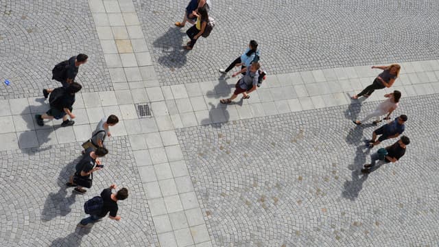En mai 2015, les chercheurs de l'Université Technique de Munich ont prouvé qu'ils pouvaient manipuler un groupe en y introduisant un agent.