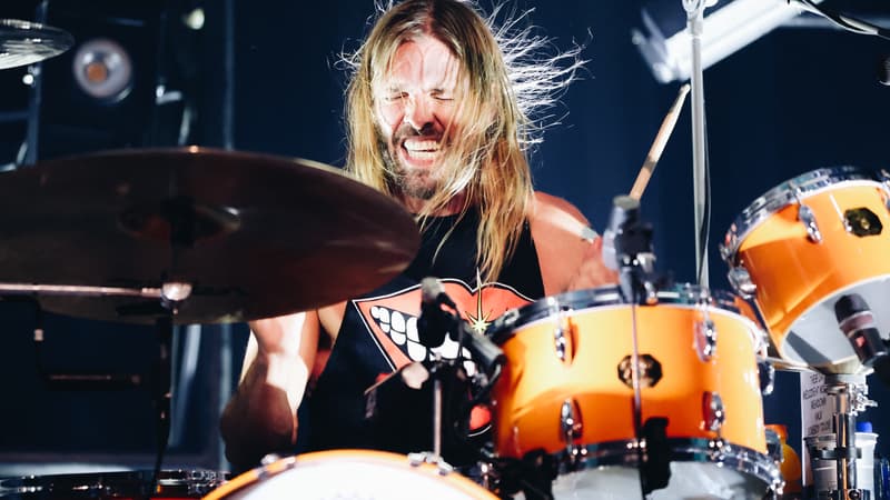 La batteur des Foo Fighters, Taylor Hawkins, lors d'un concert le 16 février 2022 à Los Angeles