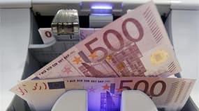 La France appelle l'Union européenne à renforcer sa politique en matière de lutte contre la fraude fiscale et le blanchiment des capitaux, proposant notamment la suppression des billets de 500 euros, très prisés des trafiquants. /Photo d'archives/REUTERS/
