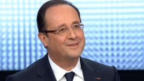 Hollande maintient le cap, annonce des mesures de rigueur