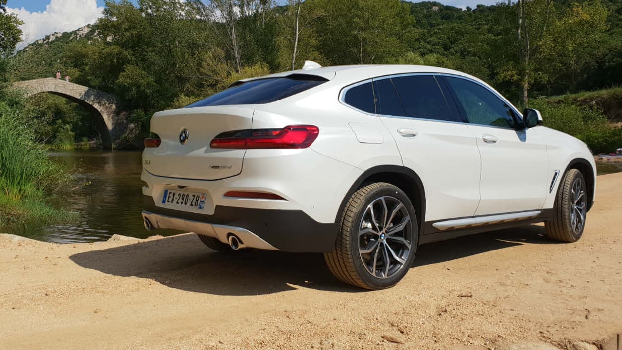 Un arrière de coupé sur une carrosserie de SUV: la recette efficace de ce X4.