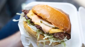 Le burger arrive 2e sur le palmarès des plats de snacking préférés des Français.