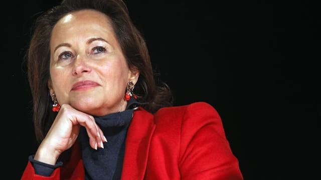 Le premier secrétaire fédéral du Parti socialiste de Charente-Maritime, Olivier Falorni, a annoncé sa candidature aux législatives de juin 2012 à La Rochelle face à Ségolène Royal, investie par les instances nationales du parti contre la volonté des insta