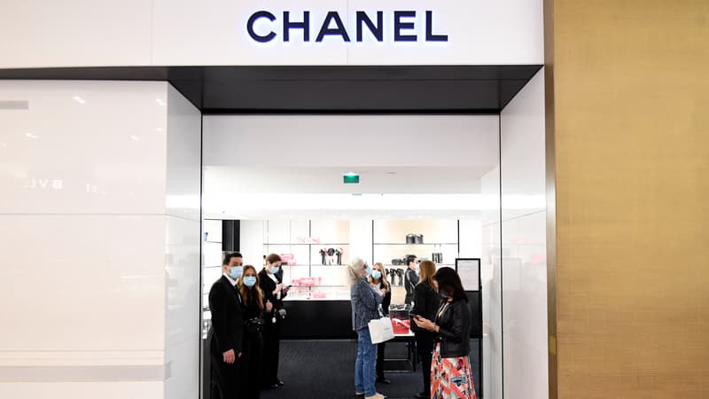 Réouverture du magasin Chanel aux Galeries Lafayette à Paris, le 30 mai 2020