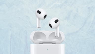 Soldes AirPods 3 : les écouteurs star d'Apple sont à prix réduit juste ici