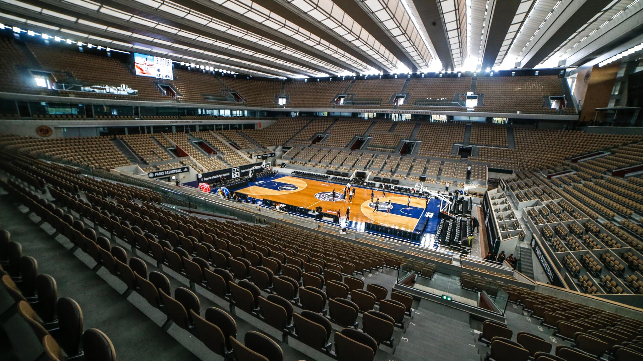 Le court central de Roland-Garros lors du match de basket entre Paris et Monaco, le 16/10/2022 Le court central de Roland-Garros lors du match de basket entre Paris et Monaco, le 16/10/2022