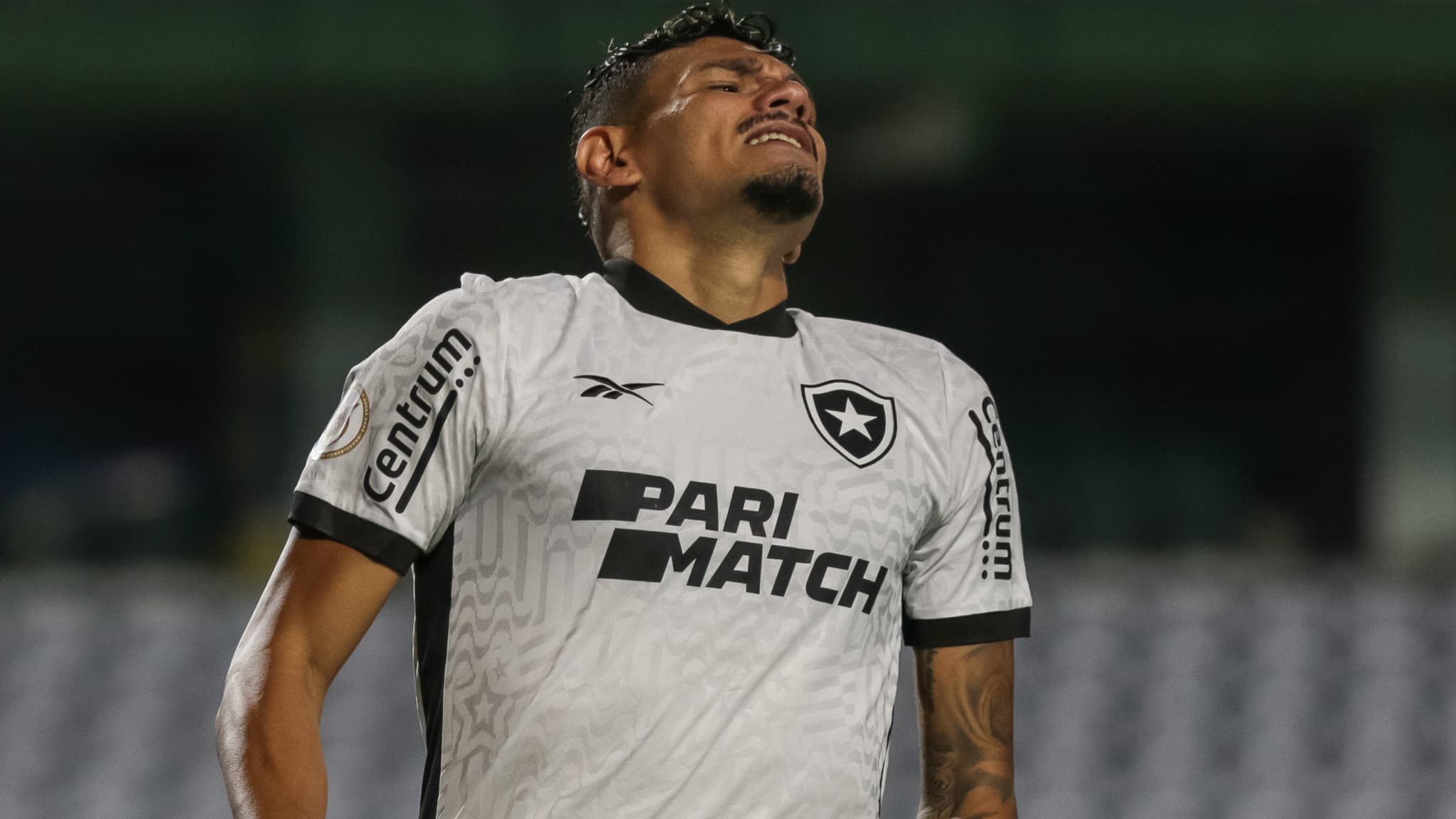 Botafogo (de John Textor) fora da disputa pelo título, Payet treme pelo rebaixamento