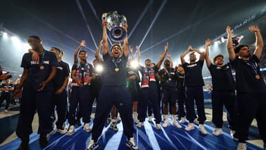 Marquinhos soulève la Ligue des champions au Parc des Princes, le 1er juin 2025