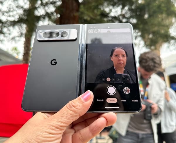 Le Google Pixel Fold peut prendre des selfies avec le capteur principal du module photo du dos