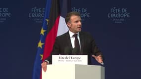 "Nous continuerons aussi longtemps et autant qu'il le faudra pour aider l'Ukraine à se défendre" affirme Emmanuel Macron