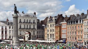 Dans les rues de Lille, l'ambiance entre supporters et policiers est parfois électrique. 