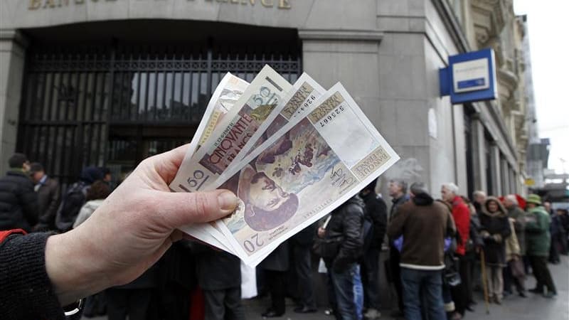 L'Etat français sera ce vendredi soir plus "riche" d'environ 550 millions d'euros, un montant toujours possédé par ses citoyens sous la forme de billets en francs qui ne pourront ensuite plus être échangés. La Banque de France recréditera donc l'État Fran