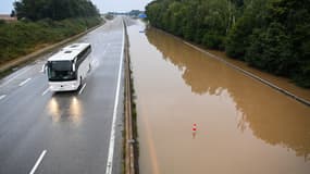 L'autoroute A11 près de Chartres (Eure-et-Loir) le mercredi 20 août 2025 lors d'une inondation exceptionnelle.